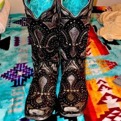 Woman's Coral Boots 