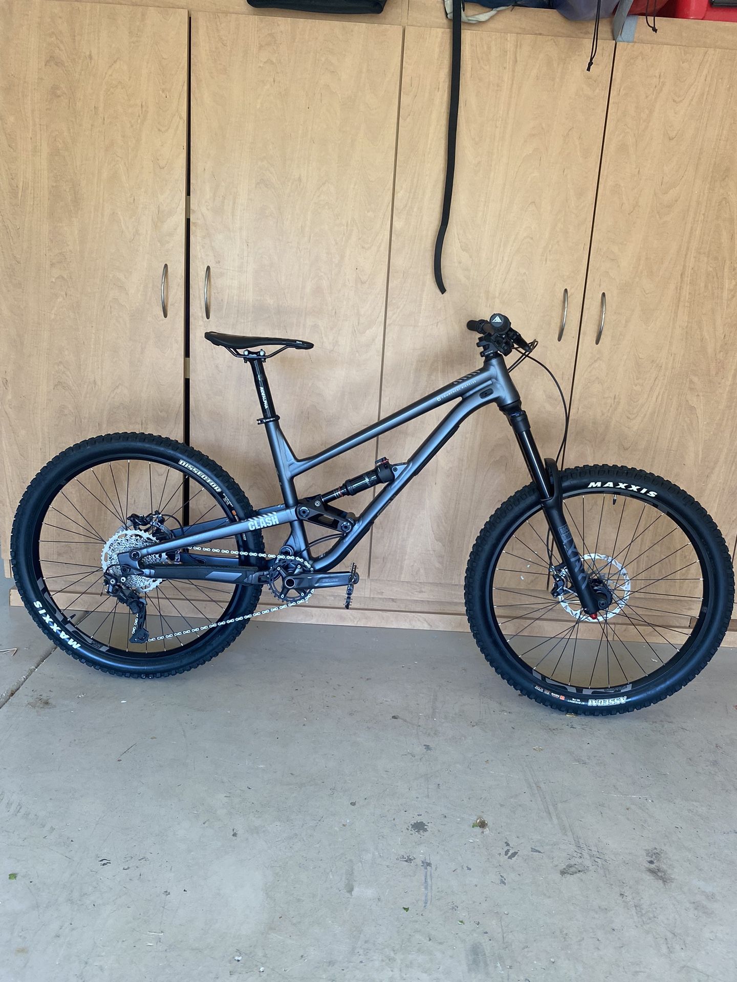 Brand new Commencal Clash Full suspension Mountain Bike size large