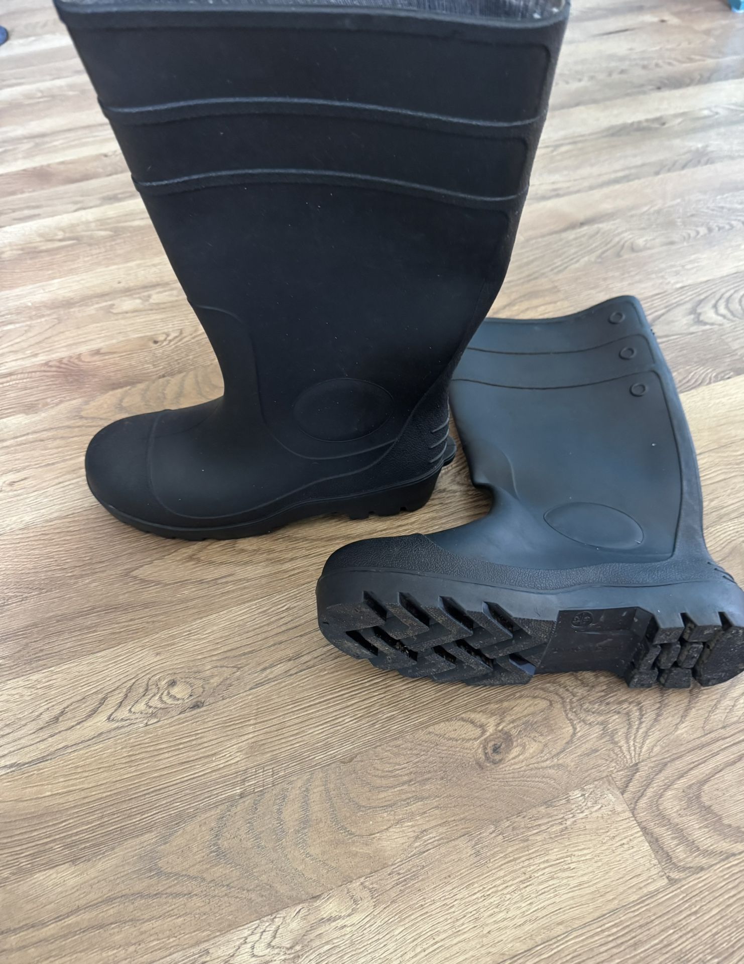 Men’s Size 8 Boots