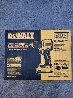 **BRAND NEW IN BOX** Dewalt 20v compact atomic series 1/2" Drill Kit