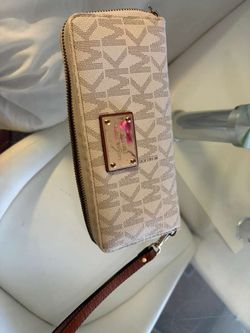 Michael Kors Zip-Around Wristlet Wallet
