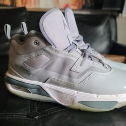 Jordan Stay Loyal 3 Wolf Grey