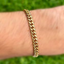 Jewelry 10k hallow yellow Gold Cuban link bracelet 7.5” 7.70grams 7.20mm