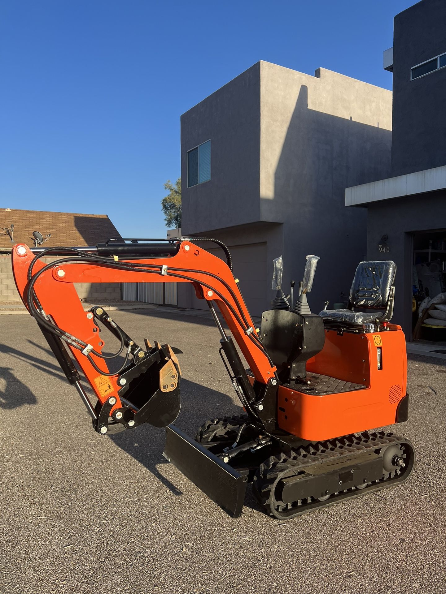 Brand New Mini Excavator 1 Ton