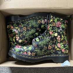 Size 8 Floral Doc Martens - BRAND NEW  