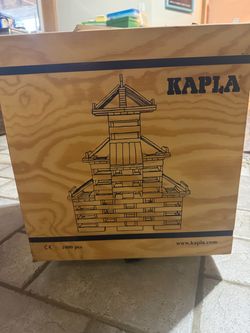 KAPLA wooden building-plank set with 954 pieces. Originally a 1,000-piece set, so 46 blocks are missing.