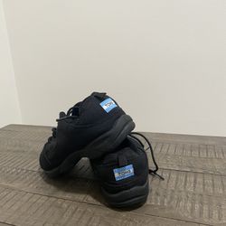 Toms