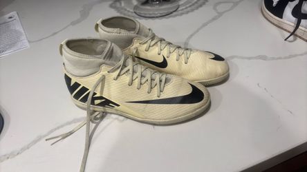Boys Nike indoor cleats 5 1/2
