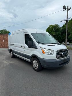 2015 Ford Transit 250 w LIFT GATE RAMP
