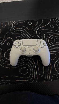 White ps5 controller with back button