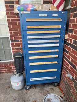 Stanley Vidmar toolbox in like new condition