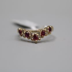 14K Yellow Gold V Shaped Ring W/ Diamonds and Rubies Size 7 1/2