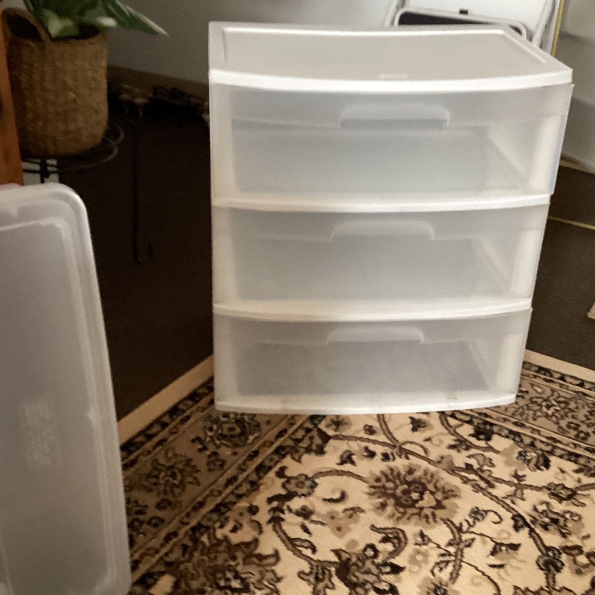 Sterilite 3 Drawer Plastic Storage Unit. 21 “ High, 21and1/2” Wide Across The Front And 14” Wide Across The Side. Clear Plastic Drawers, White Top
