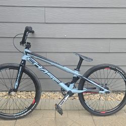 Chase Cruiser 24 Inch BMX