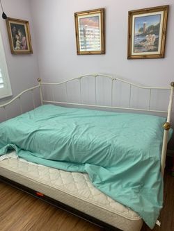 Vintage style daybed