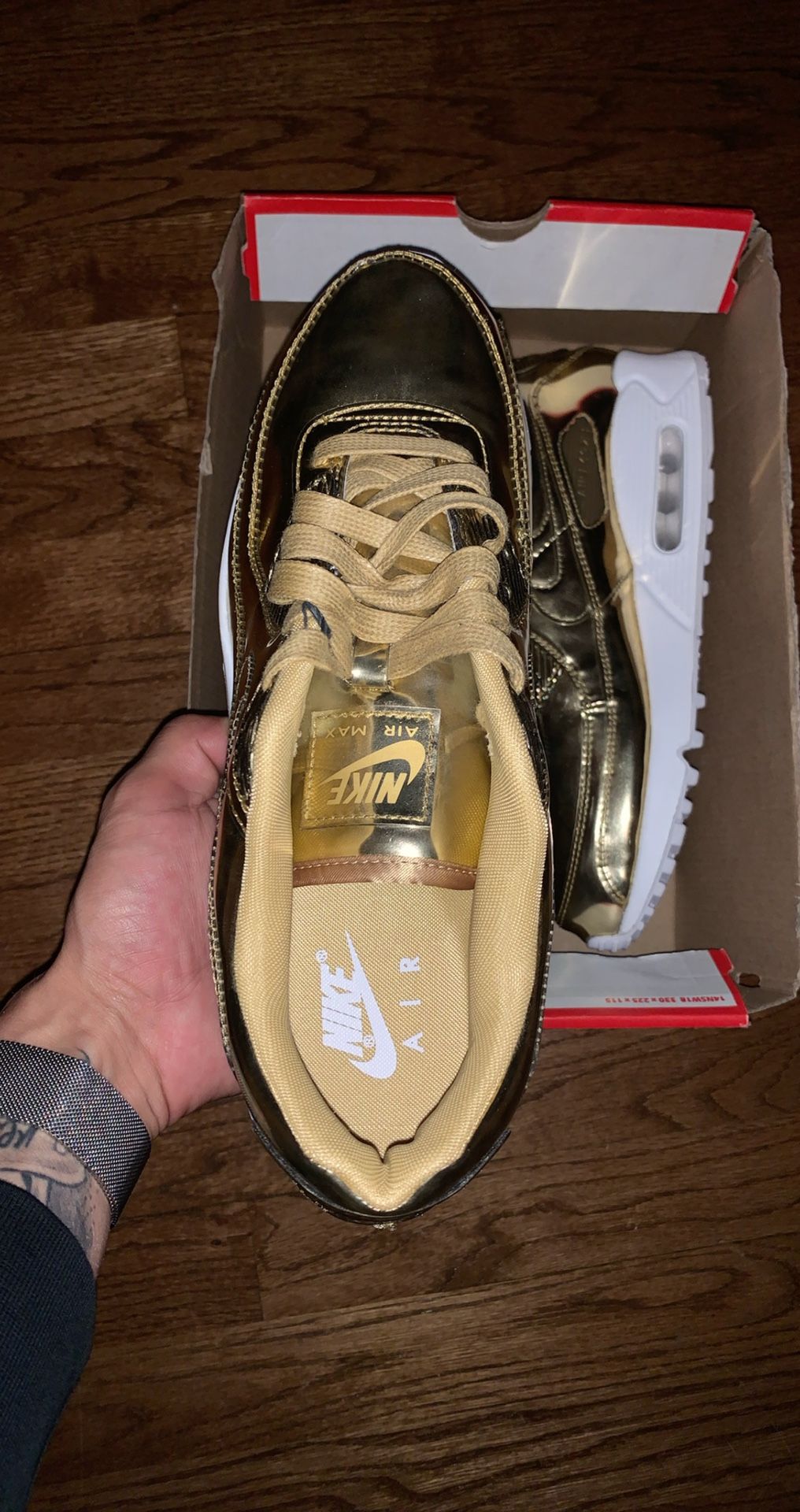 Nike Airmax 90 Gold for Sale in Racine, WI - OfferUp