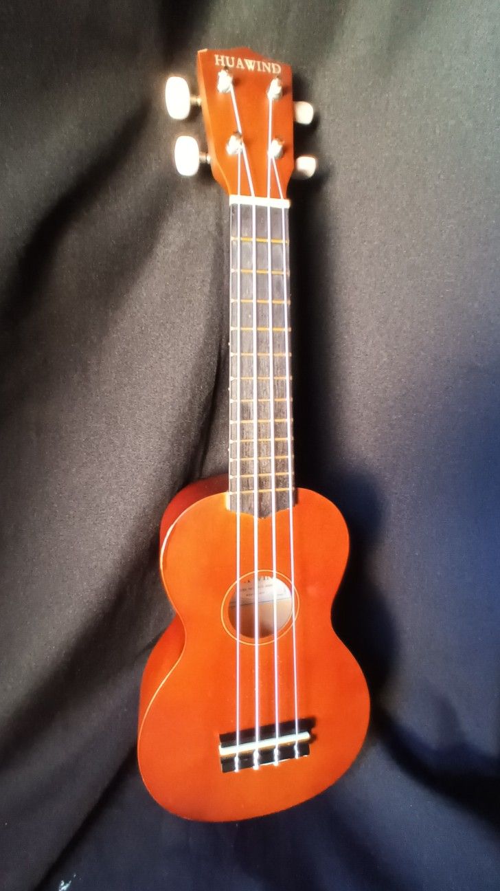 Huawind Ukulele Soprano Size 21 Inches 