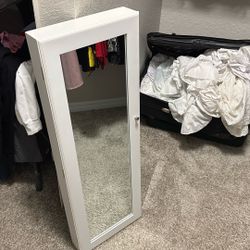 Jewelry Cabinet With A Key(2 Keys)