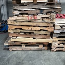 Pallets for sale 4 Ways 9 dollars Regular 4 Dollars