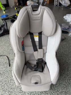 Nuna Rava Convertible Car Seat. No accidents, not expired.