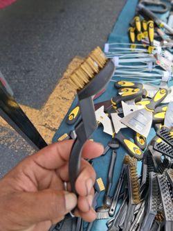 Cleaning brush
