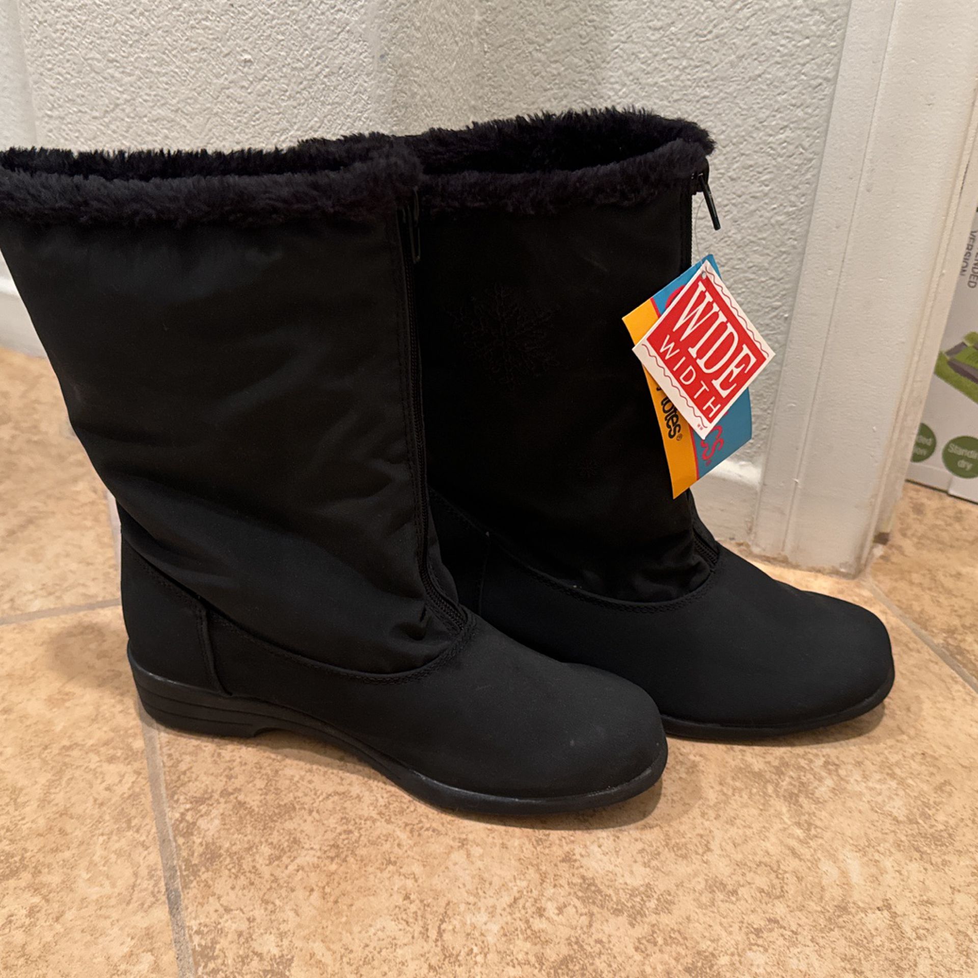 Brand New Rain Boot Black Size 8 W