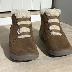 Bzees Golden Puff Ankle Boots Faux Fur Size 9M