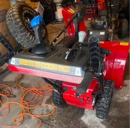 Toro Power Max 824 OE 24 in. 252 cc Two stage Gas Snow Blower