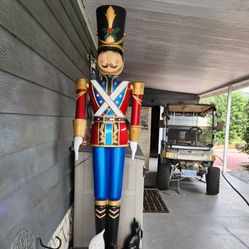 7 foot tall animatronic toy soldier