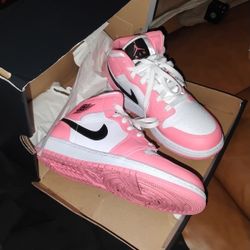 Air Jordan 1 Mid in the "Pink Gaze