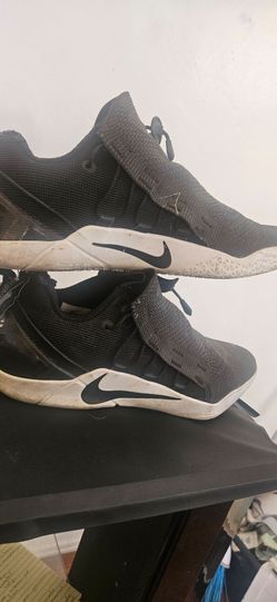 Nike KOBE 11 Basketball Sneakers Black and White