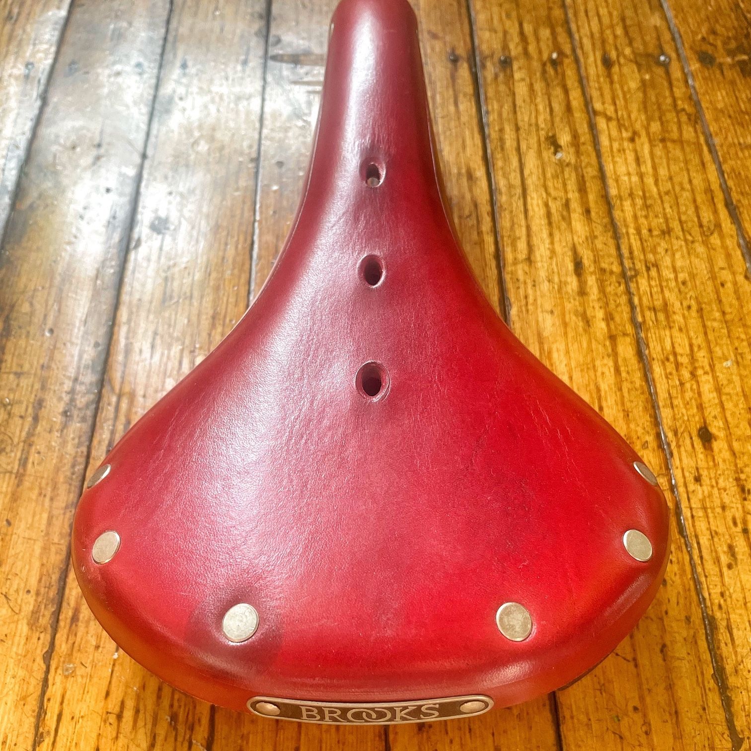 Red brooks saddle fashion