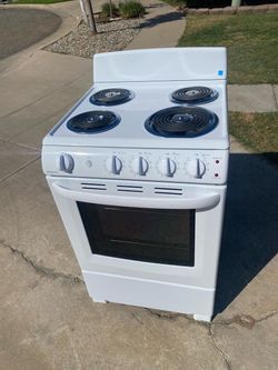 Hot Point 24” Freestanding Compact Electric 4 Element Stove Oven