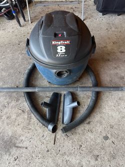 WET/DRY VAC W ATTACHMENTS