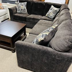 Tufted Very Nice Sectional! 