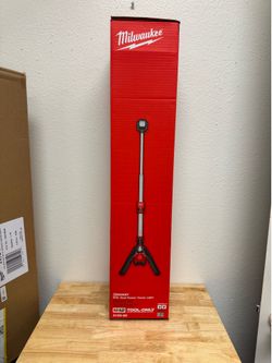 Milwaukee M12 Rocket dual power tower light