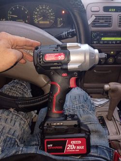 brand new 1/2 impact gun with 2 battery