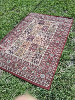 VERY NICE 5 BY 7 AREA RUGS