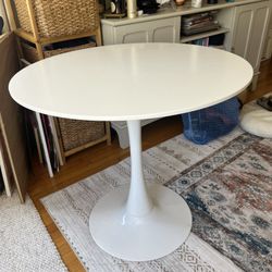 Round Dining Table 