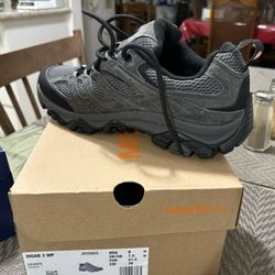 Hiking Shoe Merrill Men’s 8 New