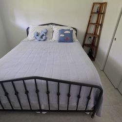 Queen mattress with metal bed frame