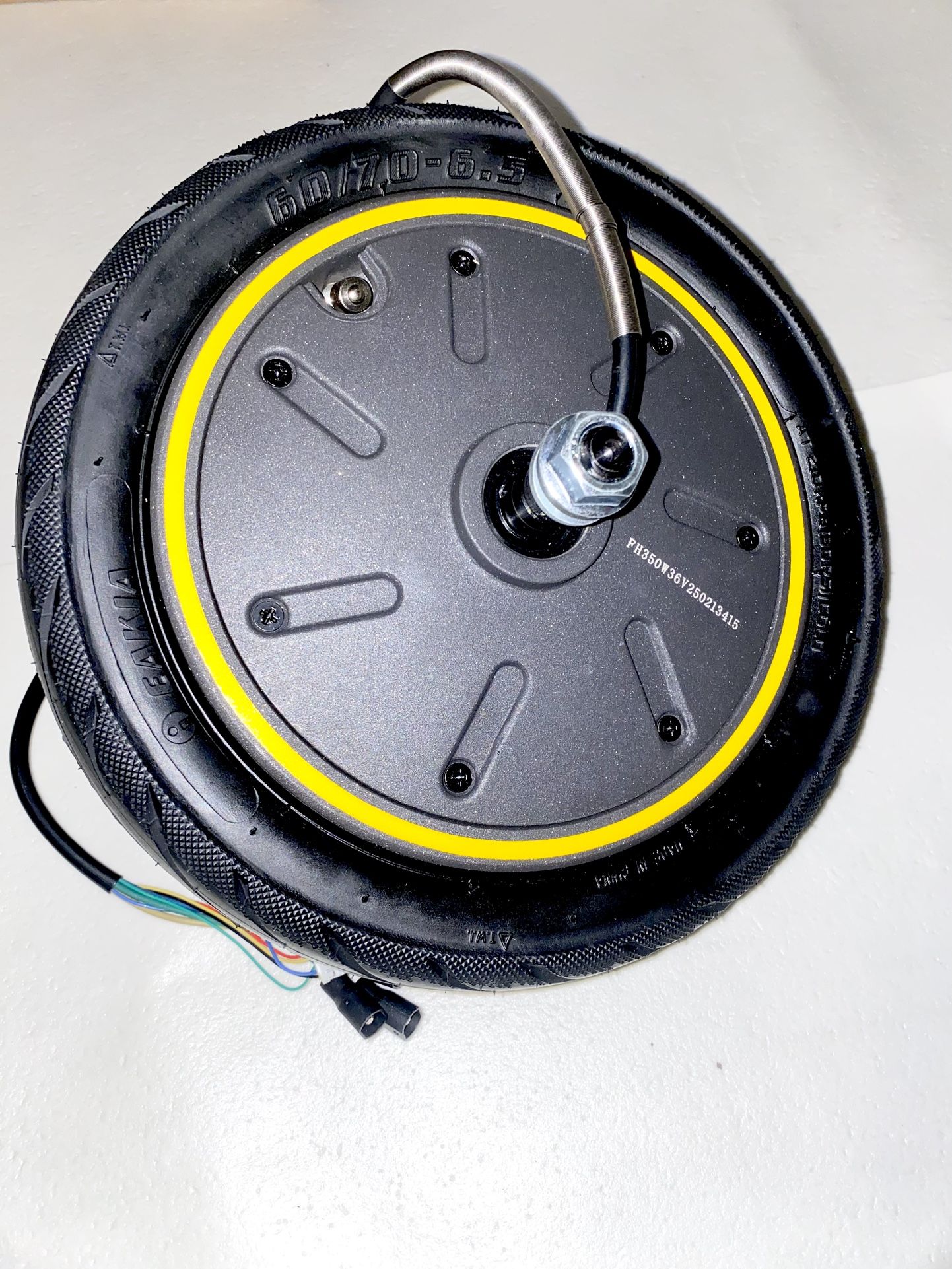 60/70-6.5 Motor Electric Scooter 36V 500W Engine Wheel for Max G30 Scooter Rear Driving Wheel Tire Motor Parts, Black & yellow