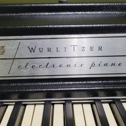 Wulitzer ELECTRIC piano. 200A Series 64keys