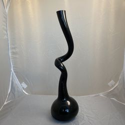 Black glass swing vase