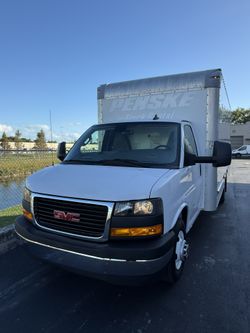 2022 GMC Savana Cutaway