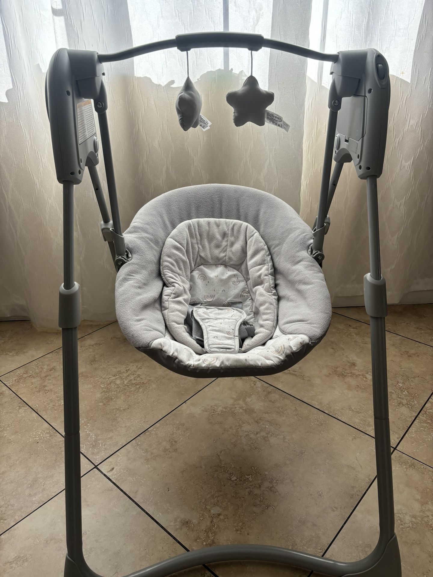 Graco Slim Spaces Baby Swing