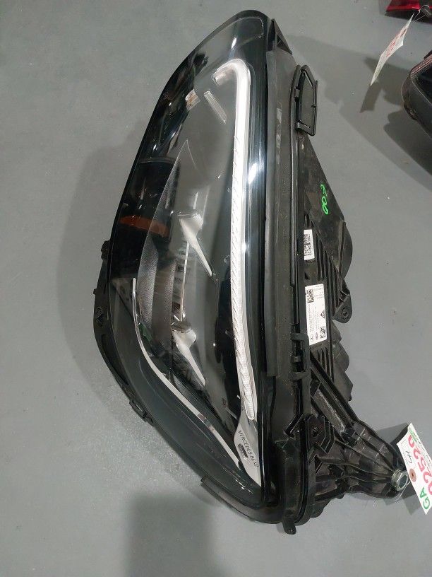 2022 MBZ E CLASS LEFT HEADLIGHT