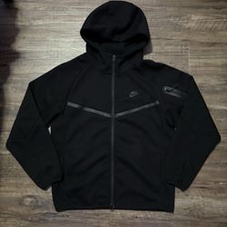 Black Nike Tech Fleece 