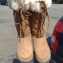 Women's UGG Design Tall Fur Lined Tan Colored Boots Women's Size 7
