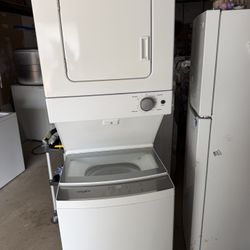 24” Whirlpool Electric Stackable W&D Unit